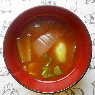 新玉ねぎ・チンゲン菜の赤だし味噌汁